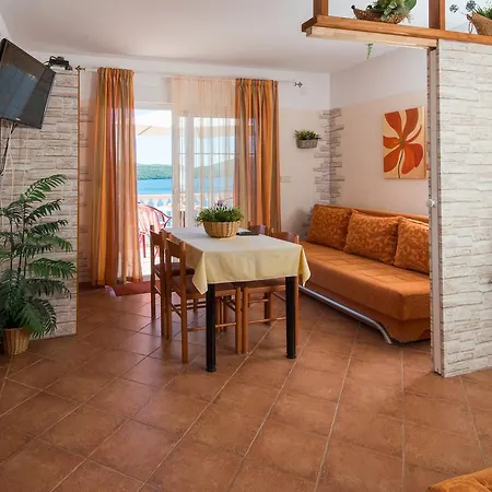 Solaris Neum